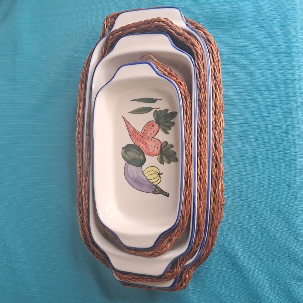 VINTAGE STONEWARE Set of 3 Casserole Dishes in Wicker Basket